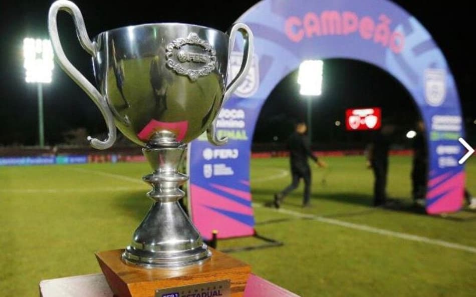 Troféu do Campeonato Carioca Feminino de 2024. (Foto: FERJ/Divulgação)