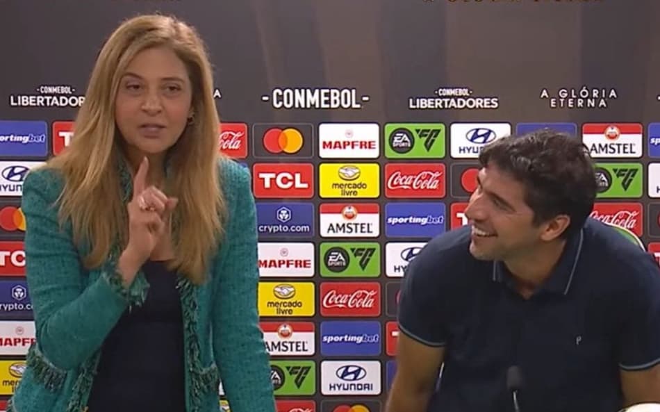 Leila invade coletiva de Abel após classificação do Palmeiras e diz: 'Maior da história'