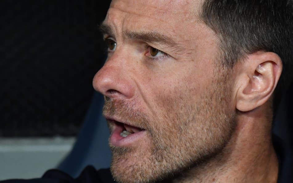 Xabi Alonso no duelo entre Real Madrid e Kairat, pela Champions League