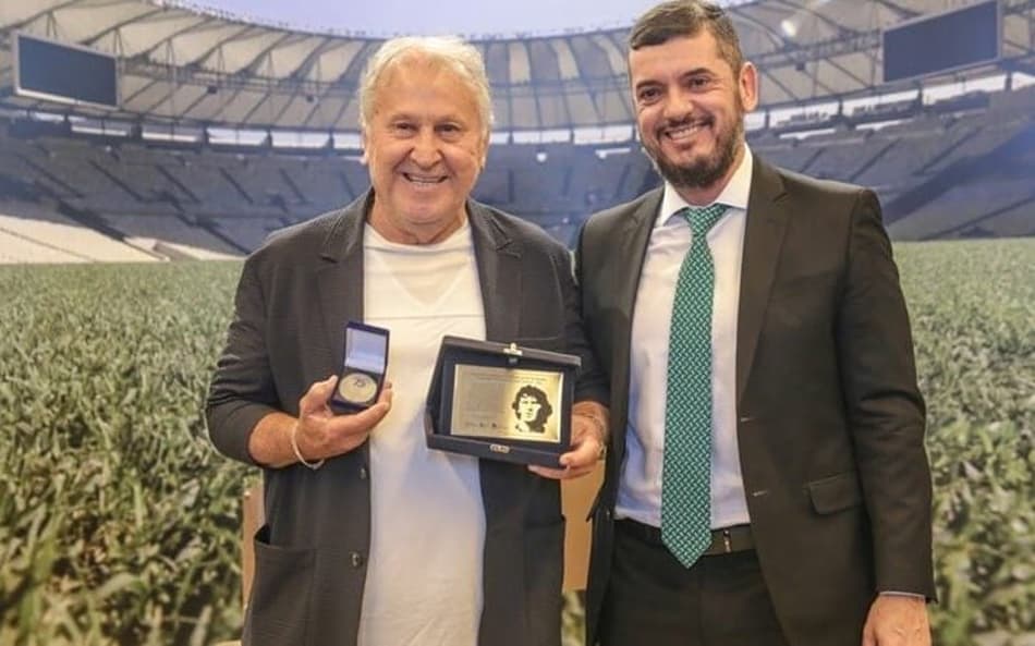 Zico em homenagem na Alerj (Foto: Divulgação)