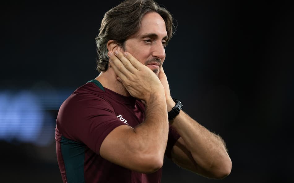 Zubeldia durante a partida entre Fluminense e Juventude, pelo Brasileirão (Foto: Jorge Rodrigues/AGIF)