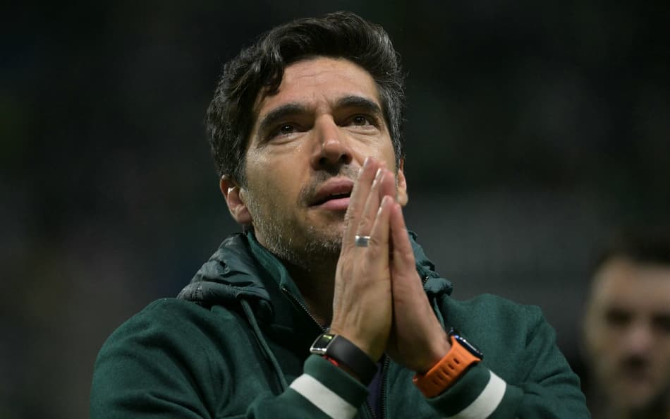 Abel chora, revela propostas e mantém mistério sobre renovação com o Palmeiras