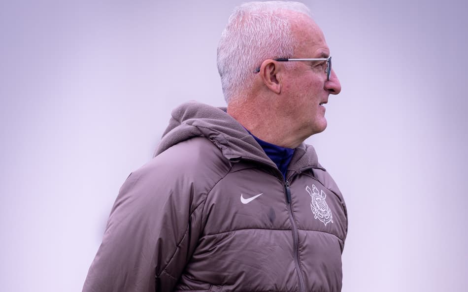 De olho no Vitória, Dorival comanda treino tático no Corinthians
