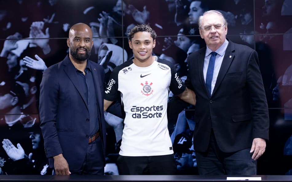 Dieguinho assinou novo contrato com o Corinthians (Foto: Rodrigo Coca/Agência Corinthians)