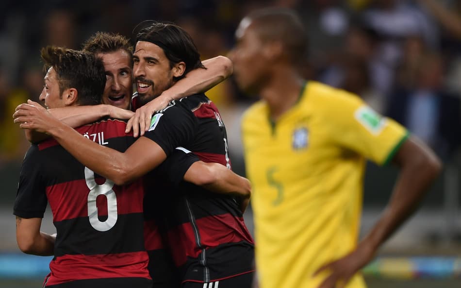 ATENCAO EDITORES! FOTOS EMBARGADAS PARA VEêCULOS DE FORA DO BRASIL - Sami Khedira da Alemanha comeora com seus companheiros mais um gol de equipe durante partida contra o Brasil no estadio Mineirao pelas semi-finais da Copa do Mundo 2014