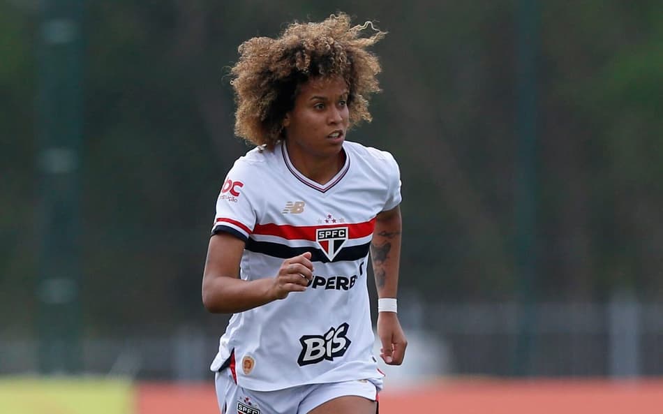 Aline Milene em campo pelo São Paulo (Foto: Miguel Schincariol / São Paulo FC)