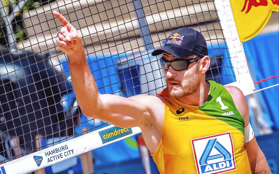 Alison Mamute em competição (Foto: Divulgação / FIVB)