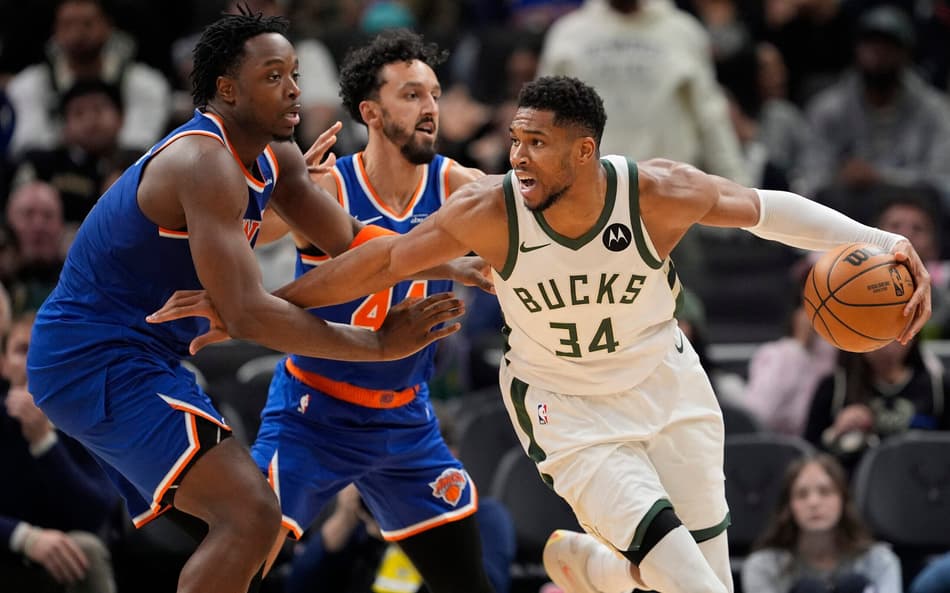 Giannis Antetokounmpo, do Milwaukee Bucks, em ataque contra New York Knicks na NBA (Foto: Patrick McDermott/Getty Images/AFP) Giannis Antetokounmpo, do Milwaukee Bucks, em ataque contra New York Knicks na NBA (Foto: Patrick McDermott/Getty Images/AFP)
