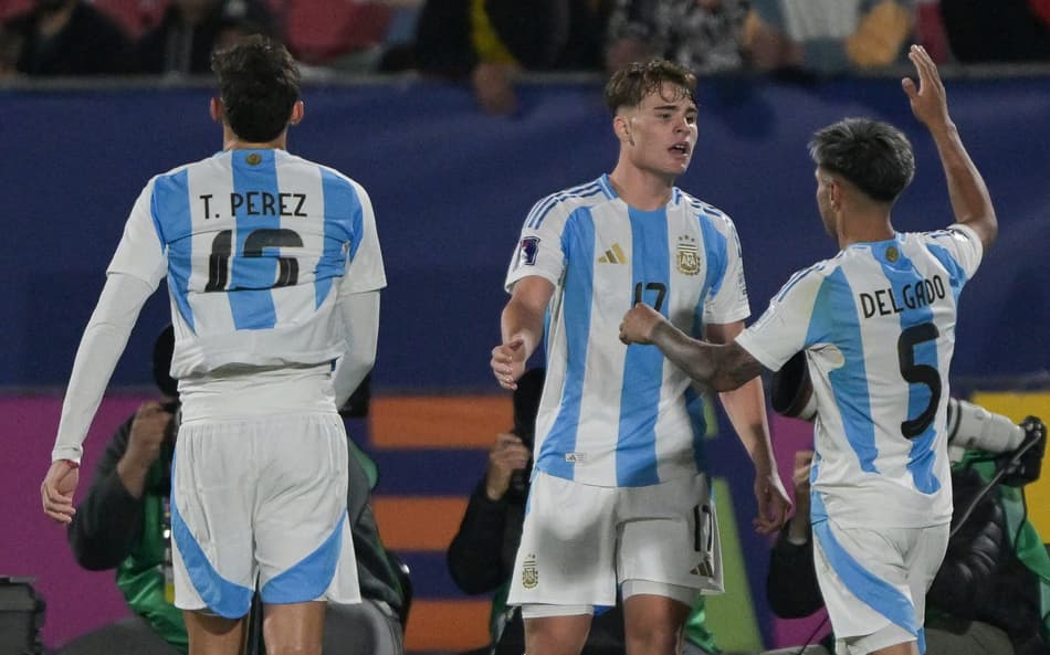 A Argentina venceu a Colômbia pelo Mundial Sub-20 (Foto: Rodrigo ARANGUA / AFP)