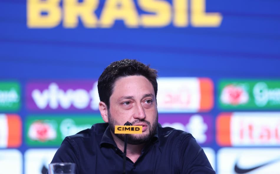 Arthur Elias durante convocação da Seleção Brasileira Feminina