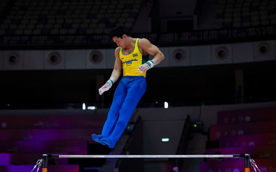 Arthur Nory durante treino de pódio para o Mundial de Ginástica