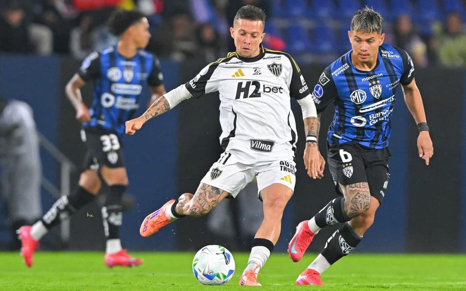 Bernard, do Atlético-MG, no jogo contra o Independiente del Valle. em Quito, pela semifinal da Sul-Americana