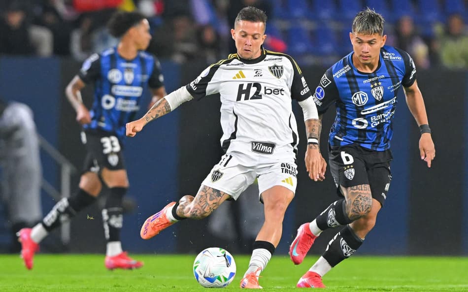 Bernard, do Atlético-MG, no jogo contra o Independiente del Valle. em Quito, pela semifinal da Sul-Americana