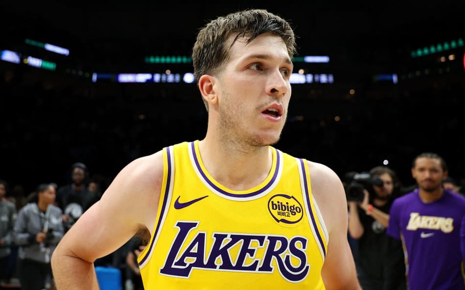 Austin Reaves em vitória do Los Angeles Lakers contra o Minnesota Timberwolves na NBA (Foto: David Berding/Getty Images/AFP)