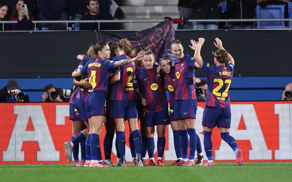 Pela Champions League Feminina, o Barcelona venceu o Bayern de Munique por 7 a 1 (Foto: Josep LAGO / AFP)