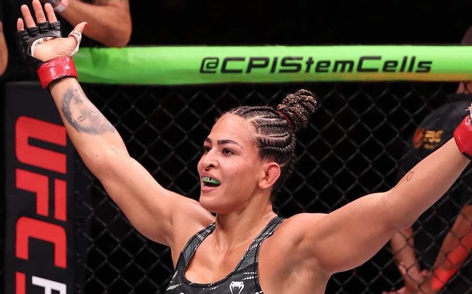 Bia Mesquita venceu bônus da noite (Foto: Reprodução Instagram UFC)