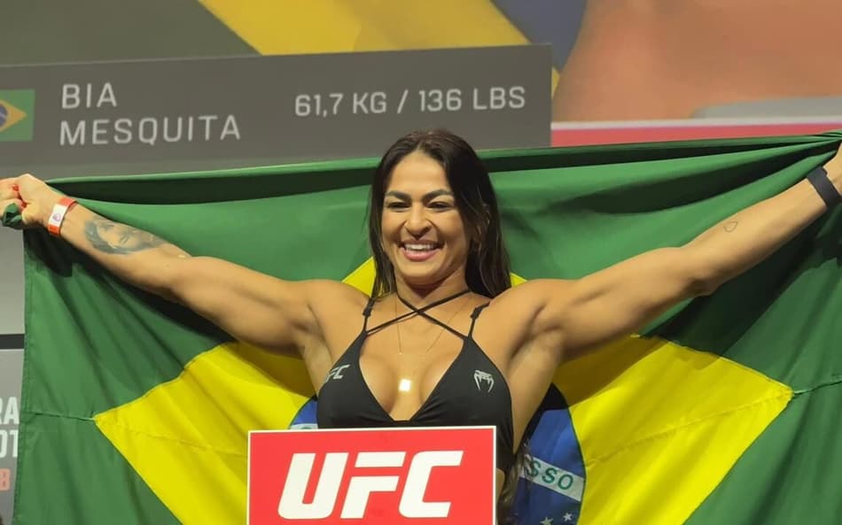 Bia Mesquista durante pesagem cerimonial para o UFC Rio (Foto: Anna Ramos/Lance!)