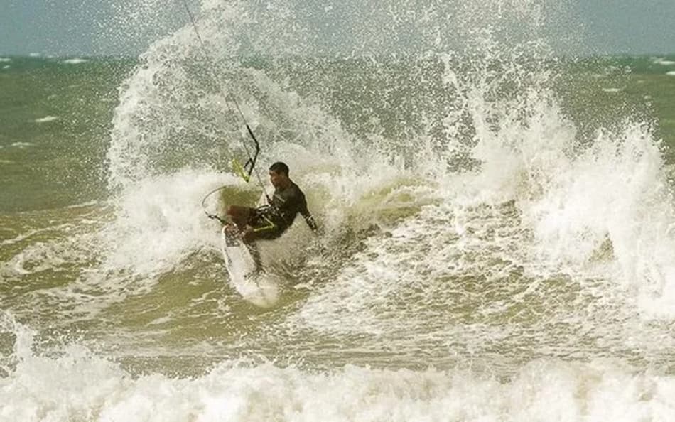 Artur Morais, o Bodinho, disputa etapa do Mundial de Kitesurf no Ceará