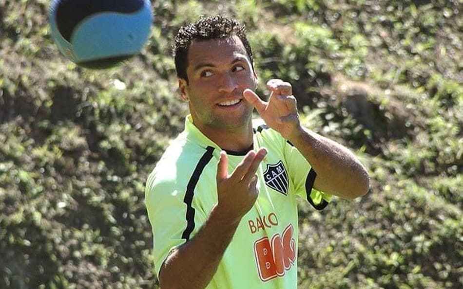 Daniel Carvalho comemora gol de pênalti na vitória do Atlético-MG sobre o Fluminense no Engenhão. (Foto: Atlético-MG)