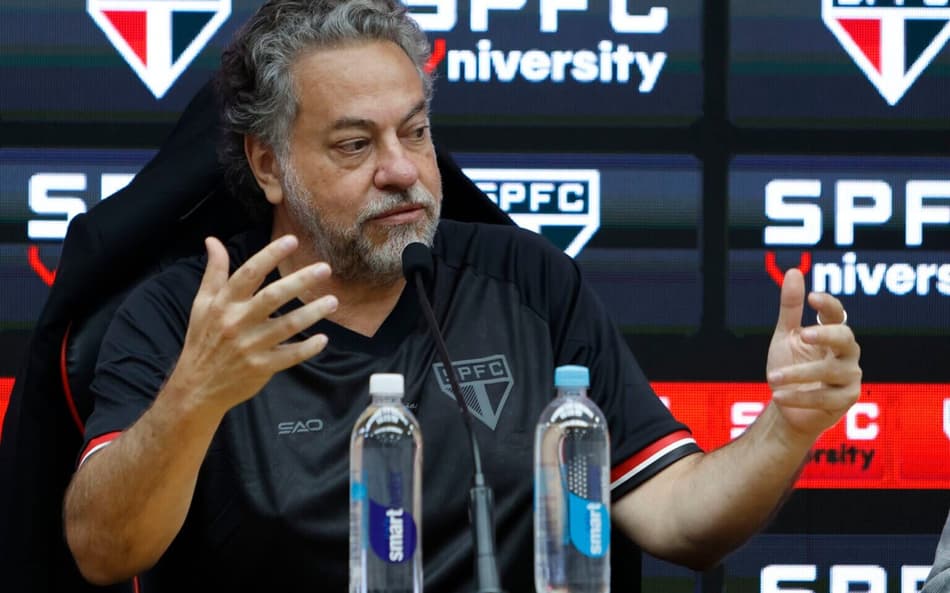 Julio Casares, presidente do São Paulo, em coletiva no MorumBis