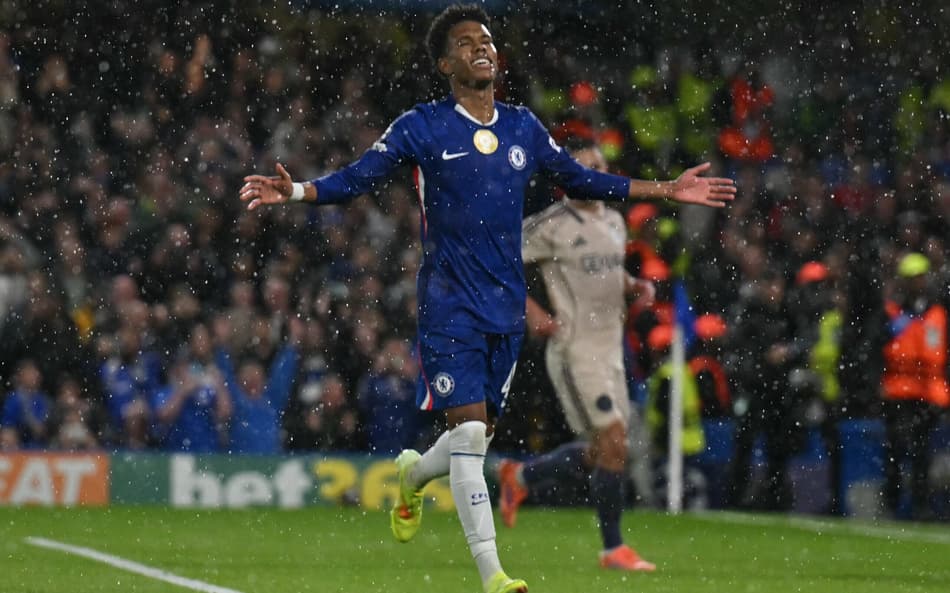 Estevão comemora gol do Chelsea pela Champions (Foto: Glyn KIRK / AFP)