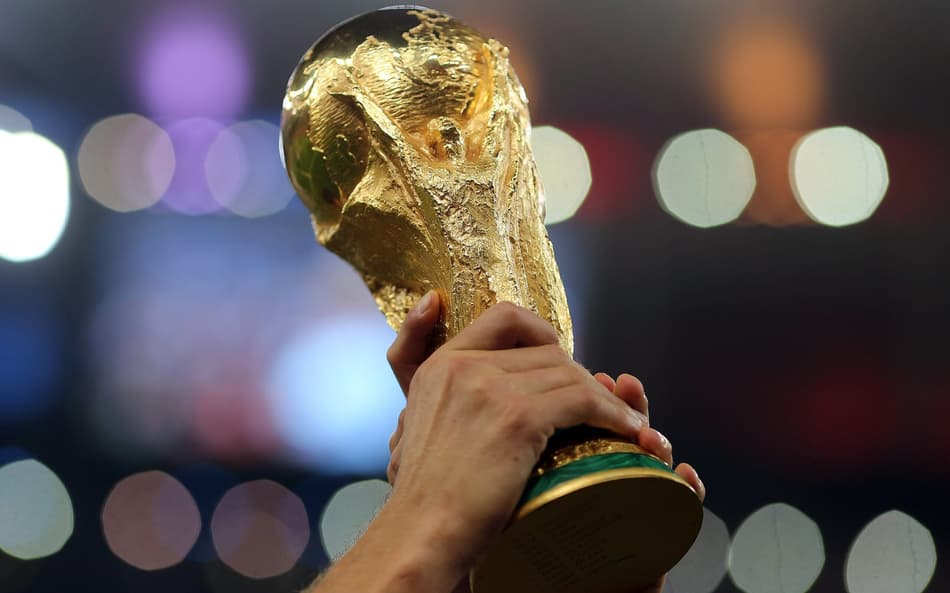 ATENCAO EDITORES! FOTOS EMBARGADAS PARA VEêCULOS DE FORA DO BRASIL - Detalhe da taca da Copa do Mundo durante comemoracao do titulo da Alemanha ao final da partida contra a Argentina no estadio Maracana pela final da Copa do Mundo 2014