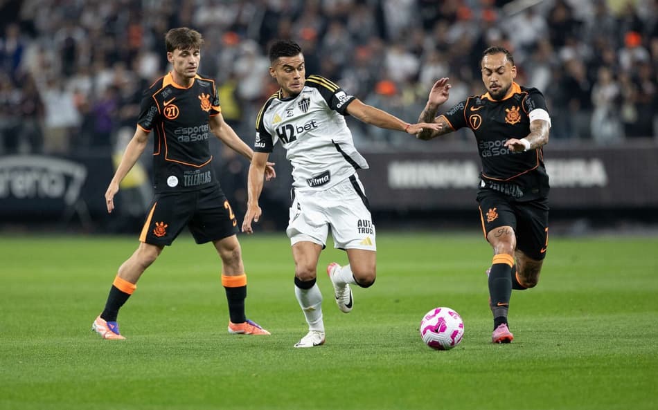 Corinthians e Atlético-MG estão se enfrentando pelo Brasileirão (Foto: Joisel Amaral/AGIF)