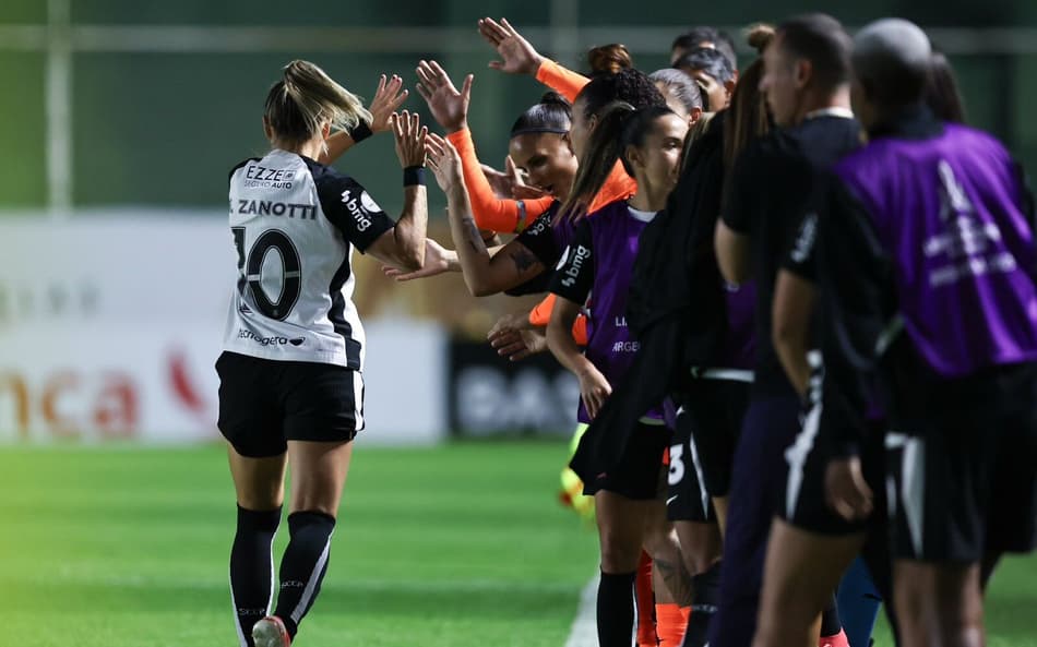 Gabi Zanotti marca gol do Corinthians contra o Santa Fe. (Foto: Staff Images Woman/Conmebol)