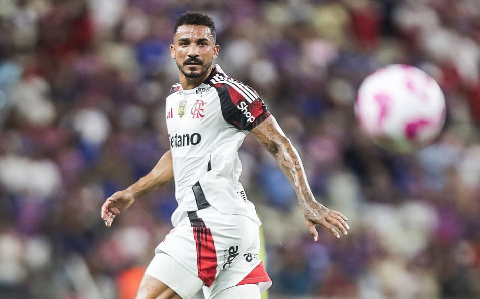 Danilo em campo pelo Flamengo contra o Fortaleza, pelo Brasileirão (Foto: Gilvan de Souza/Flamengo)
