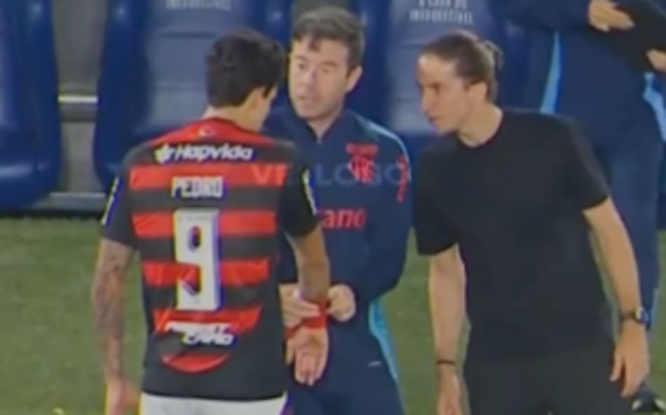 diálogo de Pedro, Filipe Luís e médico do Flamengo
