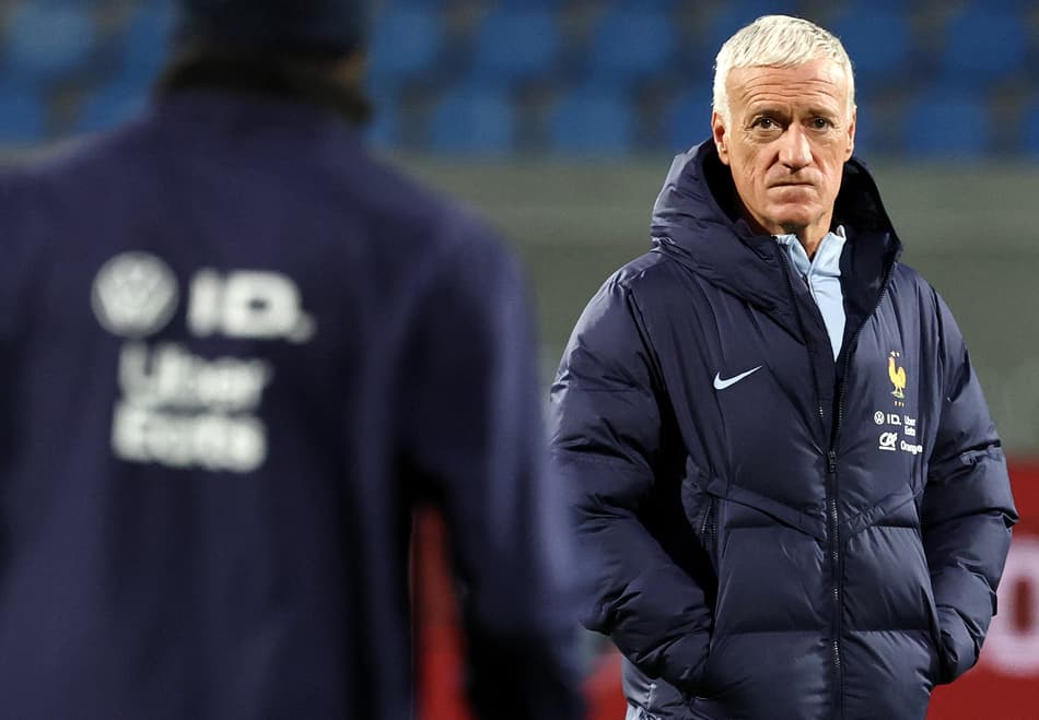 Didier Deschamps antes de Islândia x França (Foto: Franck Fife / AFP)