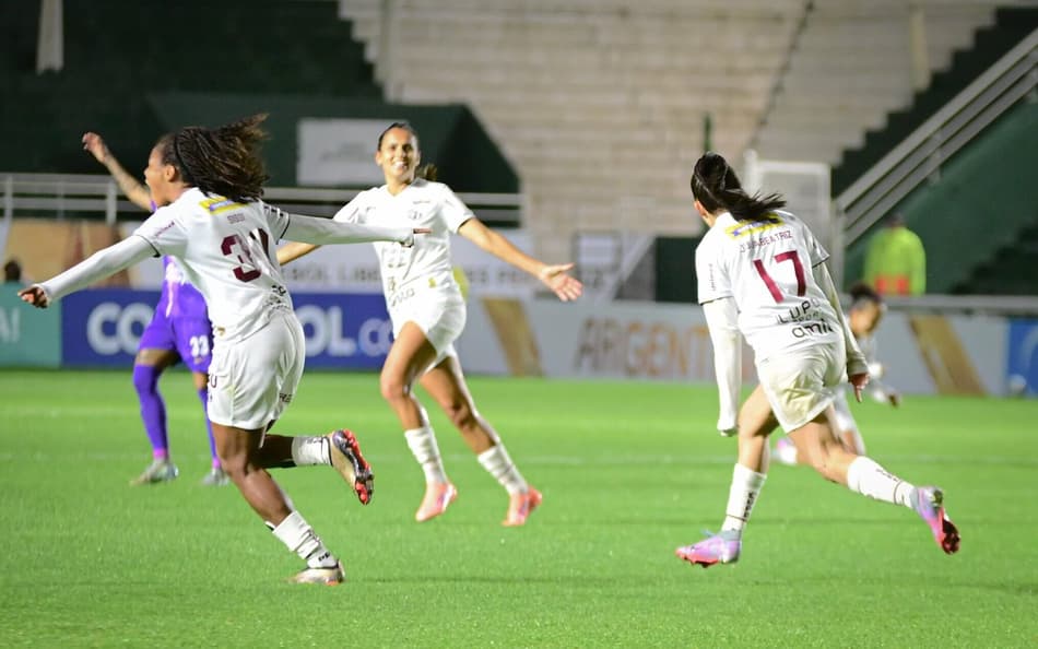 Jogadoras da Ferroviária comemoram gol pela Libertadores Feminina (Foto: Rafael Zocco/AFE)