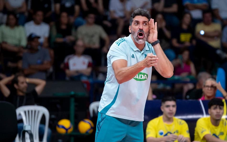 O técnico Felipe Ferraz, durante a final da Supercopa de Vôlei