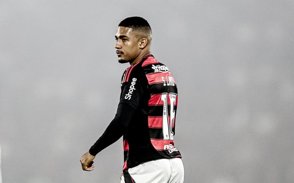 Samuel Lino durante Flamengo x Cruzeiro (Foto: Gilvan de Souza/Flamengo)