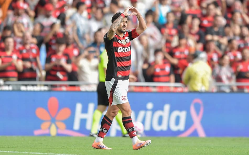 Arrascaeta comemora gol em Flamengo x Palmeiras (Foto: Thiago Ribeiro/AGIF)
