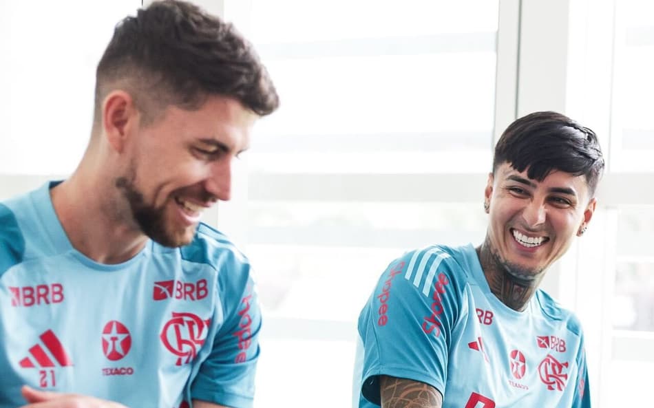 Jorginho e Pulgar durante treino no Ninho do Urubu (Foto: Divulgação/Flamengo)