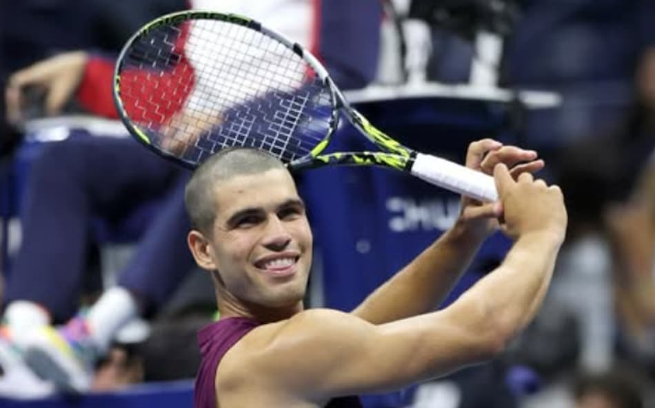 Carlos Alcaraz celebra a primeira das sete vitórias no US Open de 2025 (Divulgação)