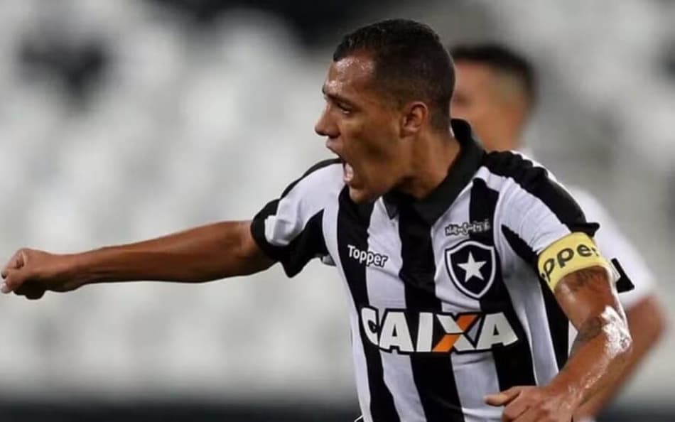 Victor Lindenberg foi revelado pelo Botafogo (Foto: Vítor Silva/Botafogo)