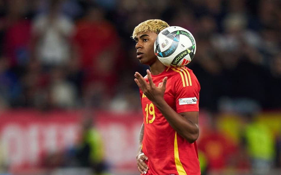 Lamine Yamal, da Espanha, esta escalado para a final da Uefa Nations League contra a França (Foto: Reprodução/X/@SEFutbol)