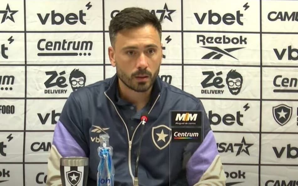 Davide Ancelotti, técnico do Botafogo, em entrevista coletiva (Foto: Reprodução/Botafogo TV)