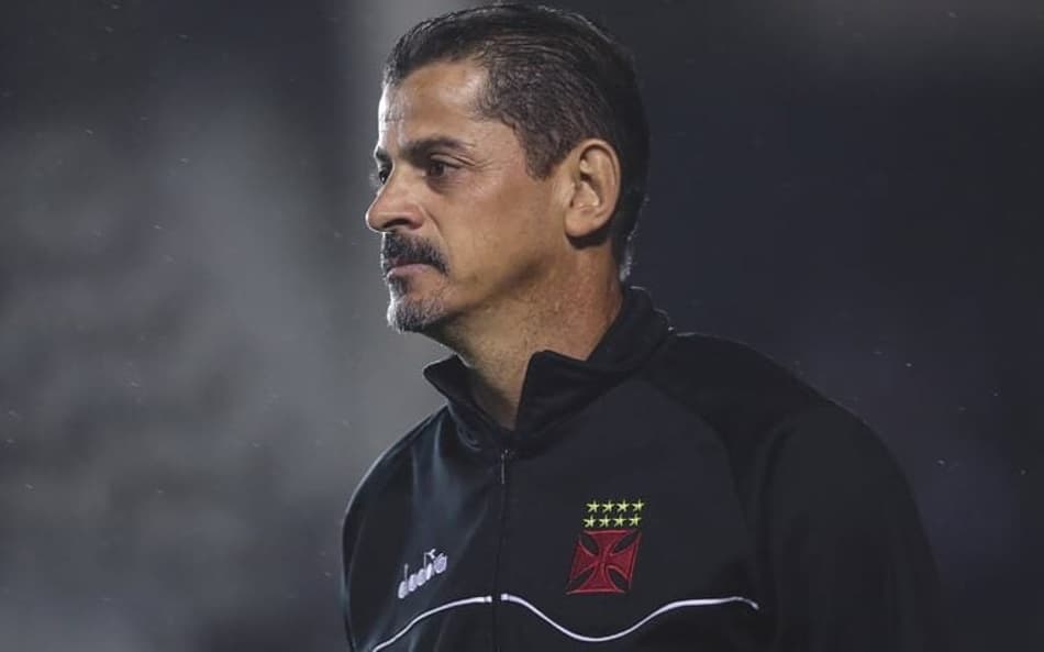 Valdir Bigode durante vitória do Vasco sobre a Chapecoense neste domingo. Confira a seguir a galeria especial do L!