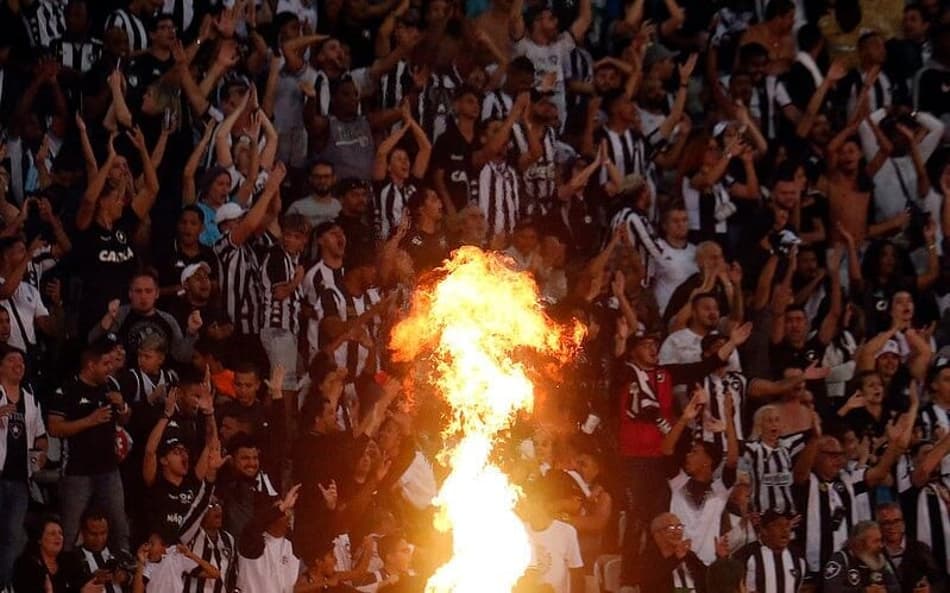 Torcida do Botafogo no Nilton Santos Foto: Vitor Silva/Botafogo)