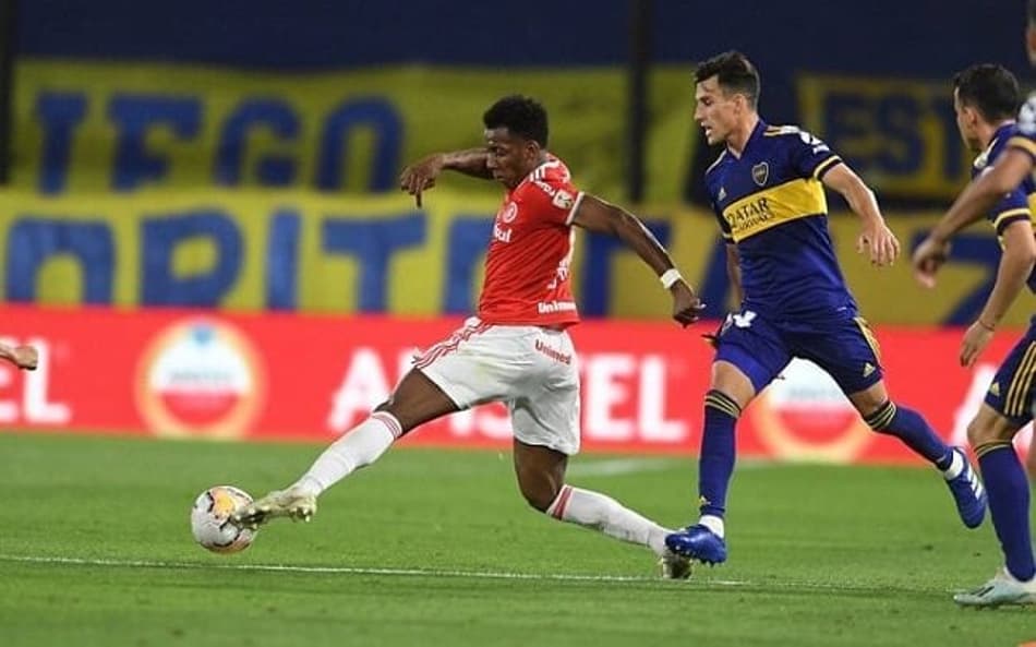 Moisés atuando pelo Internacional contra o Boca Juniors (Foto: Ricardo Duarte/Divulgação/Internacional)