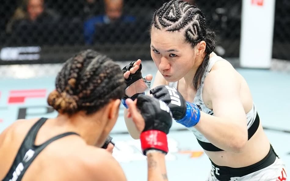 Jaqueline Amorim em ação contra Mizuki no UFC 321 (Foto: Reprodução/UFC Brasil)