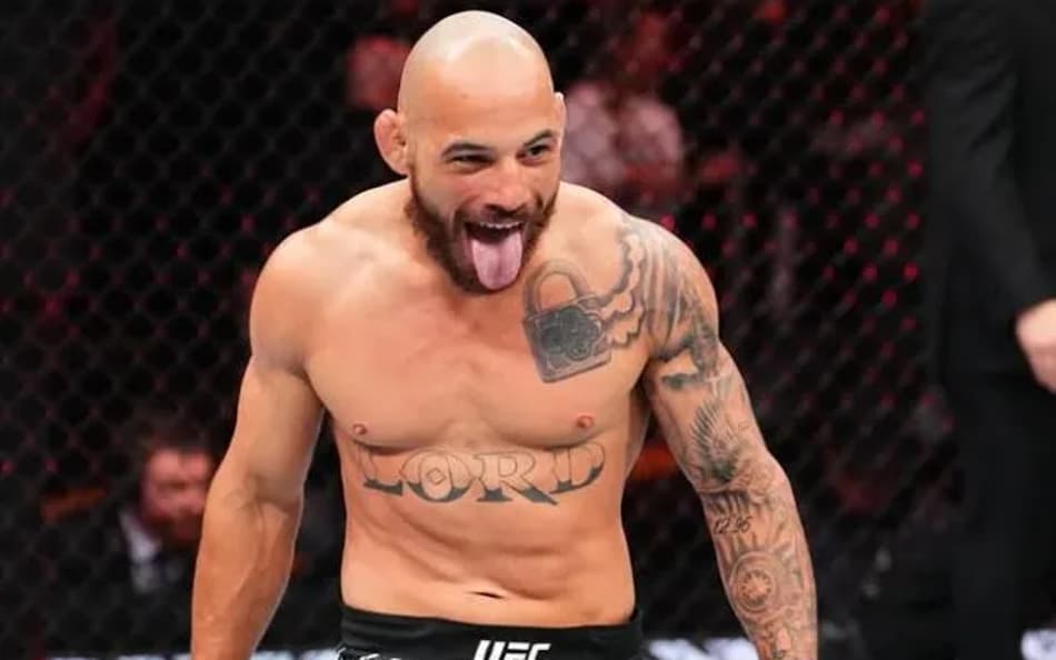 Jean Silva (foto) pega Diego Lopes no UFC Noche (Foto: Reprodução UFC)