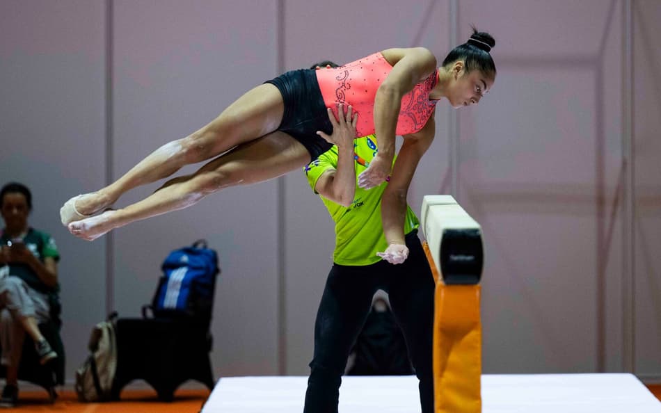 Júlia Soares durante treino de pódio em Jacarta