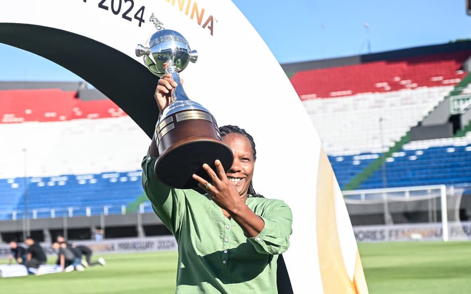 Formiga participou da entrega da taça da Libertadores Feminina de 2024 (Foto: Staff Images Woman/Conmebol)