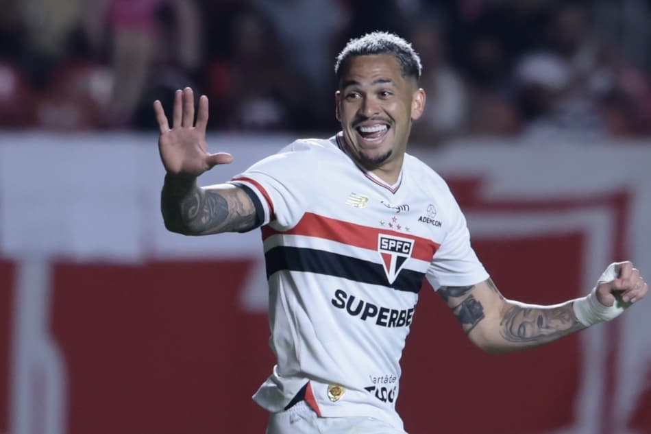 Luciano comemora gol do São Paulo contra o Bahia (Foto: Marcello Zambrana/AGIF)