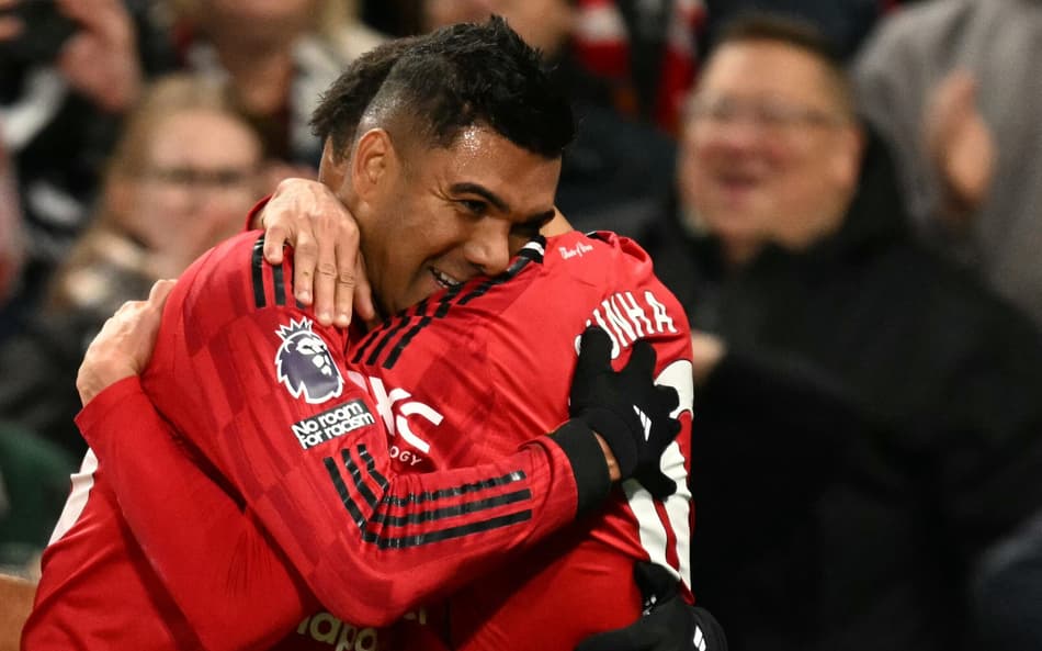 Com dois gols brasileiros, o Manchester United venceu o Brighton por 3 a 0, pela Premier League (Foto: Oli SCARFF / AFP)