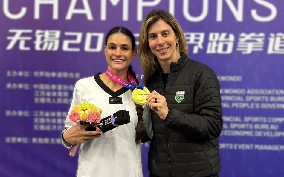 Maria Clara Pacheco e Natália Falavigna, campeãs mundiais de taekwondo